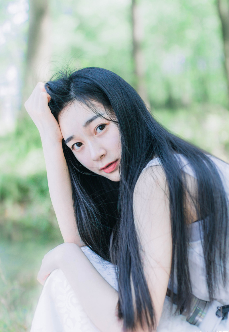 “周瑜一死，这所谓的联盟也就成了一个笑话。”吕布敲了敲桌子，看向贾诩笑道：“文和，你说我们下一步该怎么做？”